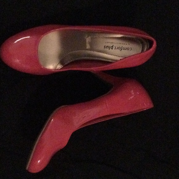 Predictions/ Comfort Plus Hot Pink Round Toe Pump